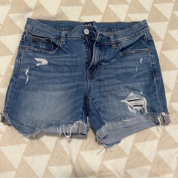 Gap 5” distressed medium wash cuffed shorts - Picture 1 of 6